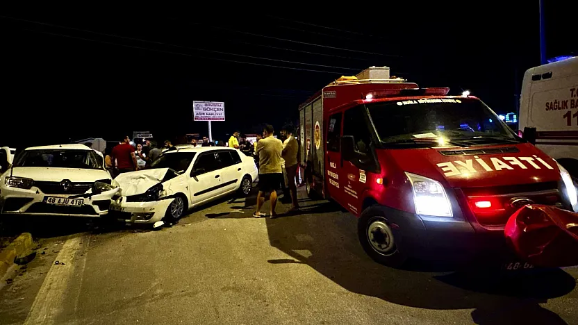 Fethiye'de iki otomobilin çarpışması sonucu 4 kişi yaralandı