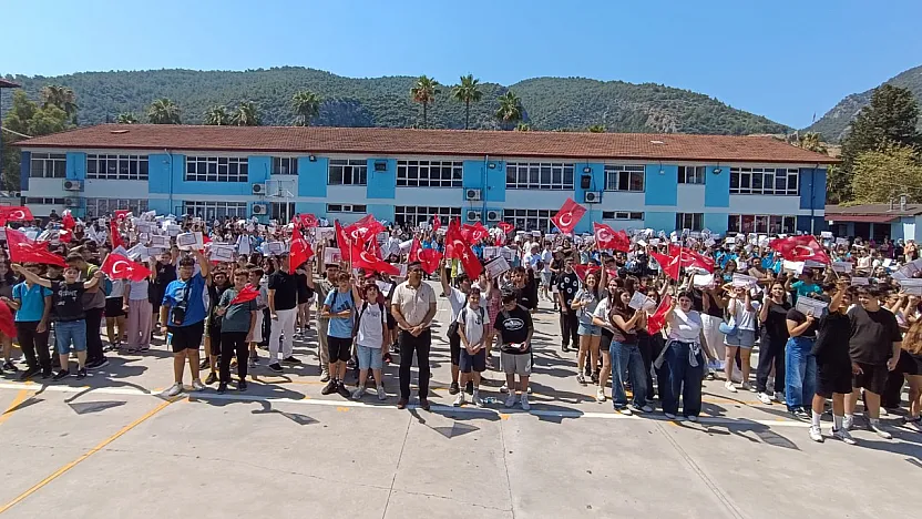 Fethiye'de 'Karne Heyecanı': 31 Bin 952 öğrenci yaz tatiline coşkuyla 'Merhaba' dedi