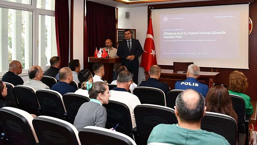 Fethiye'de Ölüdeniz Açık Su Yüzme Yarışı öncesi güvenlik toplantısı