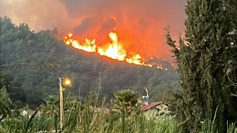 Fethiye'de Orman Yangını! Alevler Yerleşim Yerlerine Yaklaşıyor