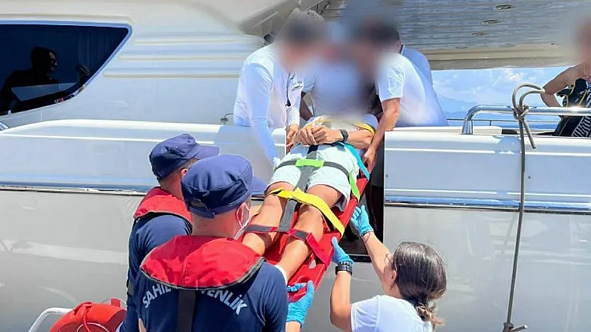 Fethiye'de özel teknede yaralanan vatandaşa tıbbi tahliye