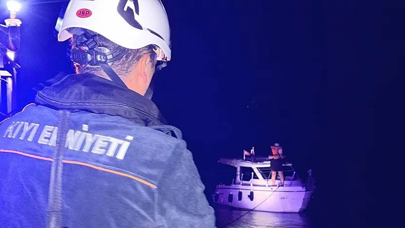 Fethiye'de sürüklenen teknedeki 2 kişi kurtarıldı