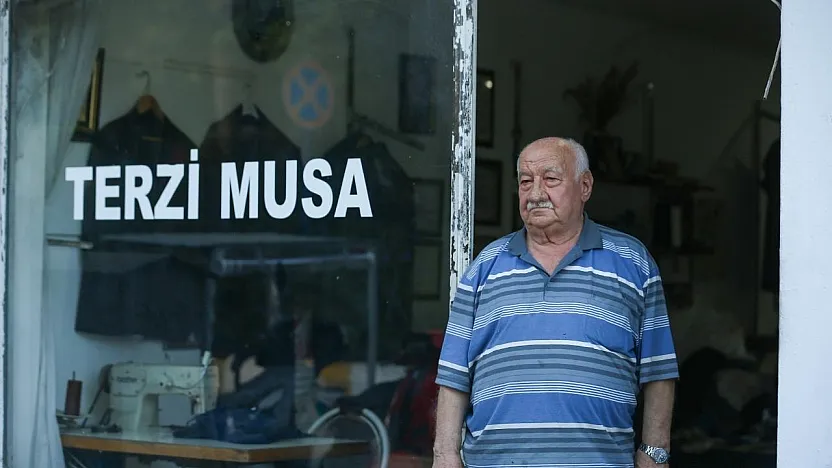 Fethiye'de 'Terzi Musa' 54 yıldır mesleğini aşkla yapıyor