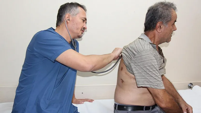 Fethiye'den Denizli'ye giden hastanın akciğerinden 20 santimetrelik dev bül çıkarıldı