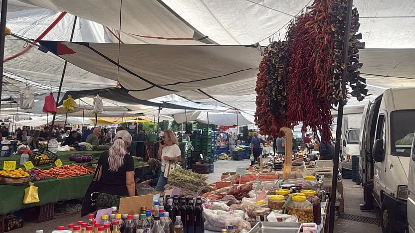 Fethiye Foça Pazarı'nda sebze fiyatları: En yüksek fiyat sarımsakta