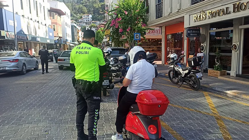 Fethiye Kandönmezler kavşağında Ehliyet ve Kask Denetimi