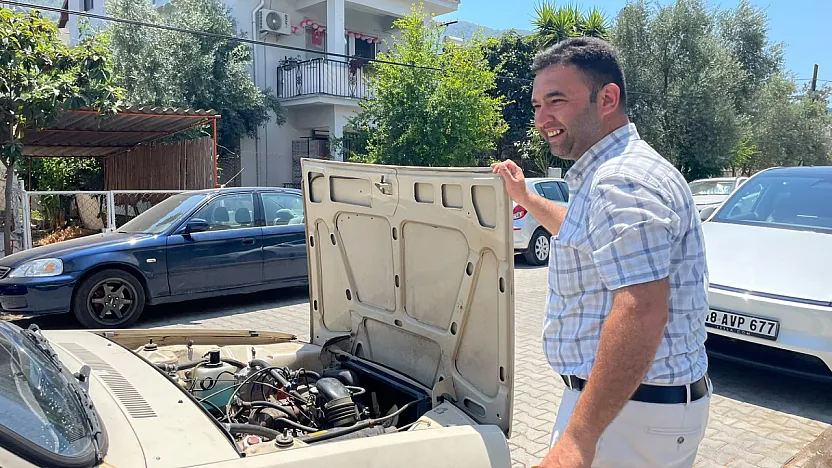 Fethiye Kesikkapı Mahallesi'nde park halindeki araç alev aldı