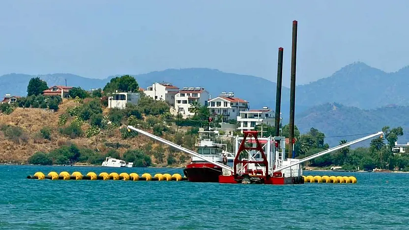 Fethiye Körfezi'nde dip çamuru temizliği için ilk adım atıldı