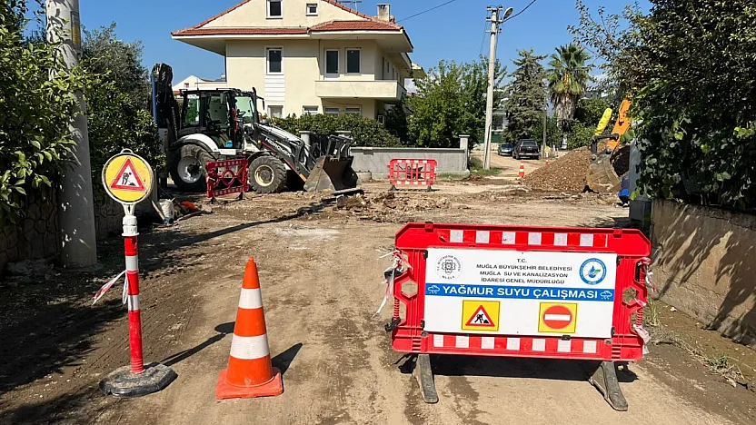 Fethiye Menteşeoğlu'nda drenaj çalışmaları devam ediyor