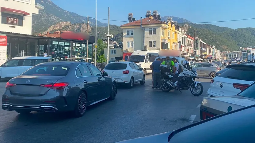 Fethiye Ölüdeniz Yolu'nda Maddi Hasarlı Motosiklet Kazası