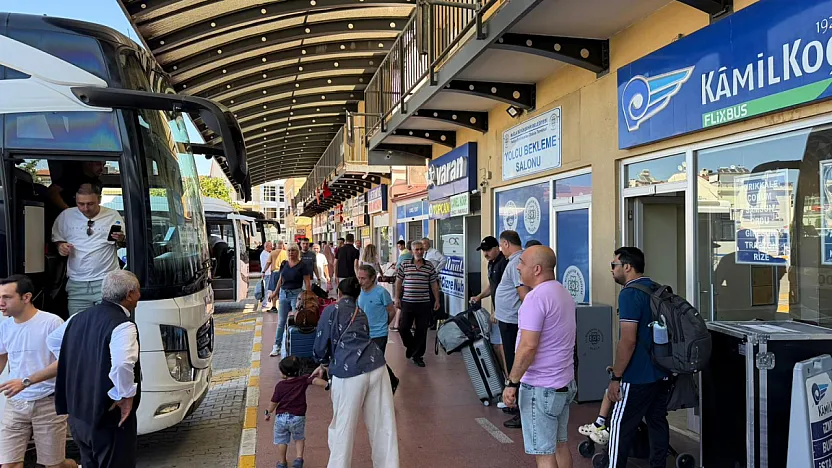Fethiye Otogarı'nda yoğunluk: Peronlarda hareketlilik arttı