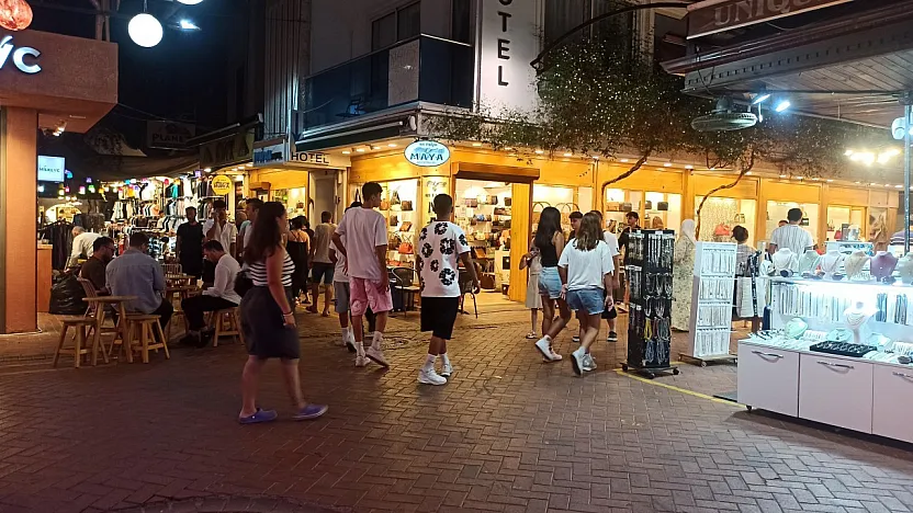 Fethiye Paspatur Çarşısı'nda Akşam Hareketliliği