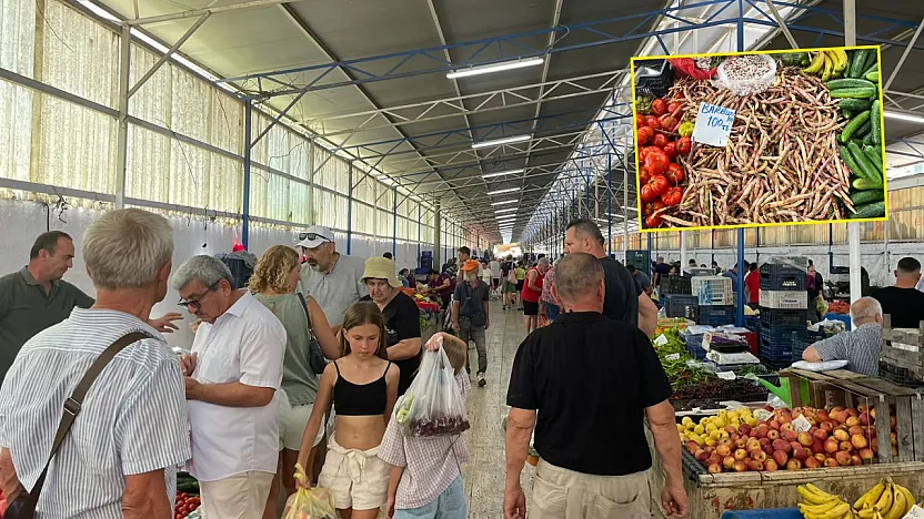 Fethiye Salı Pazarı'nda yazın etkisi: Tezgahlarda sebze ve meyve çeşidi yoğunluğu