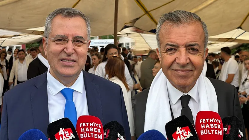 İki Adaydan Dostluk Ve Demokrasi Mesajı