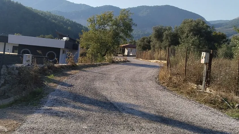 İncirköy'de dört sokak ilk kez asfaltla buluştu