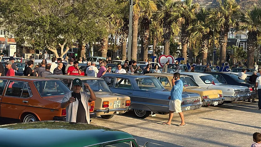 İstanbul Klasik Otomobilciler Derneği Bodrum'da sezona veda konvoyu düzenledi