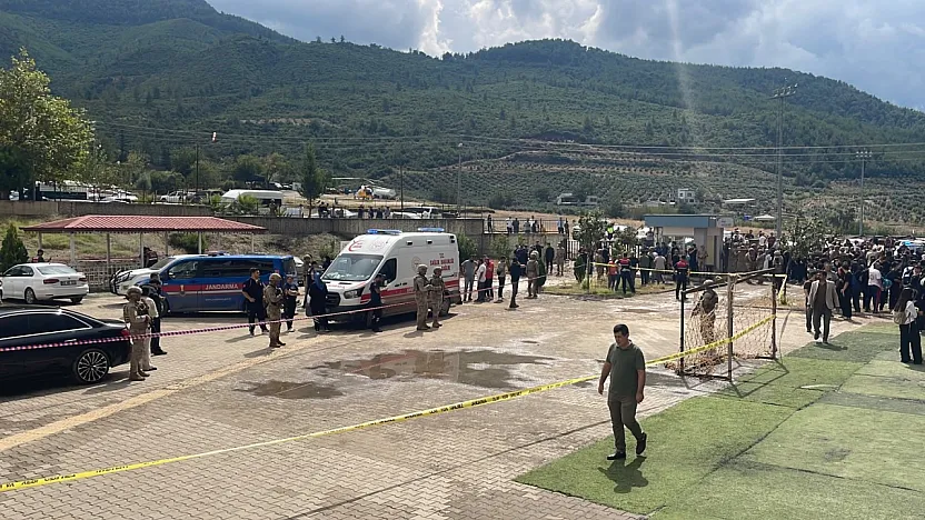 Lisede korku dolu anlar: Silahla vurulan öğretmen öldü