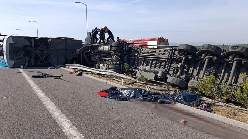 Manisa'da tır ile yolcu otobüsü çarpıştı: 4 Ölü, Çok Sayıda Yaralı
