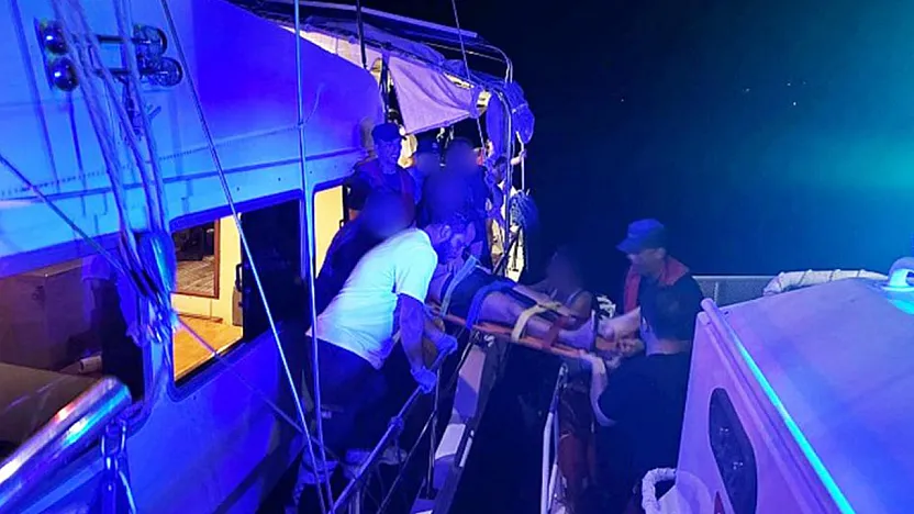 Marmaris Açıklarında Yaralanan Yolcu Sahil Güvenlik Tarafından Tahliye Edildi