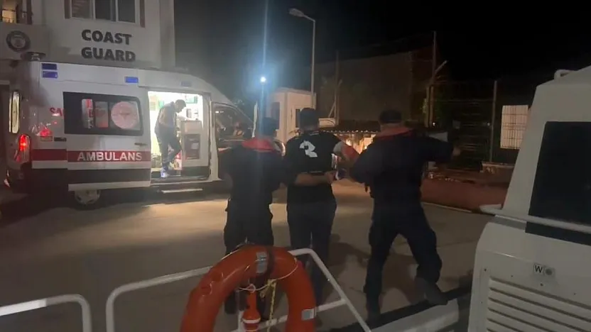 Marmaris açıklarında yolcu gemisinde yaralanan vatandaş denizden tahliye edildi