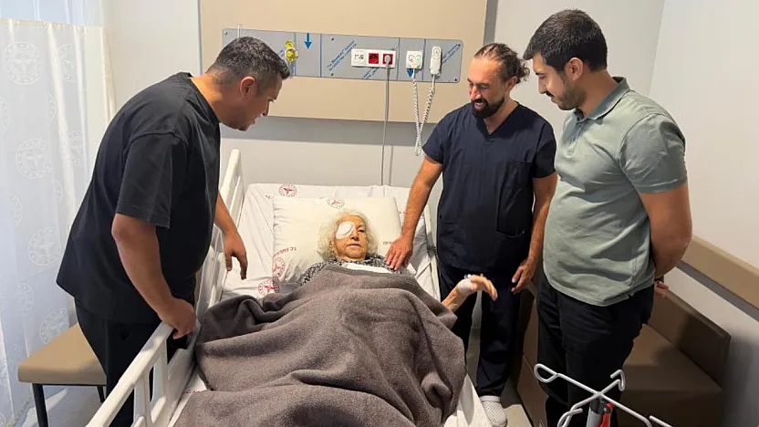 Marmaris Devlet Hastanesi'nde 93 yaşındaki hastaya başarılı göz ameliyatı