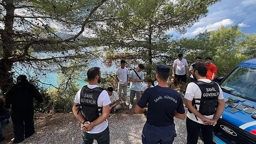 Marmaris Özgök koyunda 18 düzensiz göçmen yakalandı