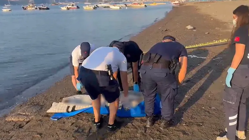 Marmaris'te denizde erkek cesedi bulundu