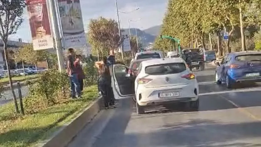 Menteşe'de 3 aracın karıştığı zincirleme kaza