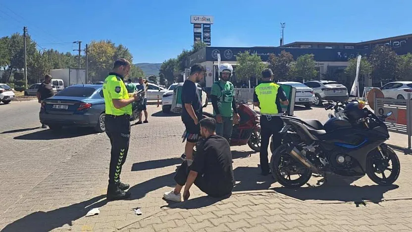 Menteşe'de motosiklet ve otomobil çarpıştı: 1 yaralı