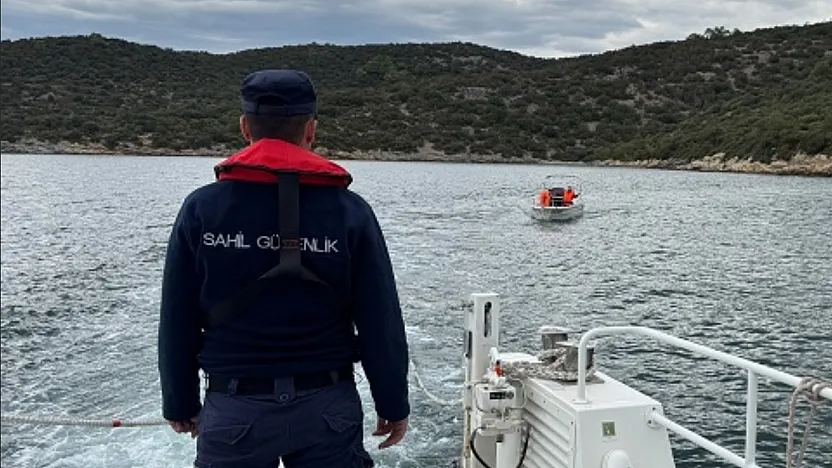 Milas açıklarında arızalanan teknedeki 2 kişi kurtarıldı