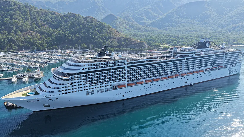 'MSC Divina' kruvaziyeri Marmaris'e 4 bin 63 turist getirdi