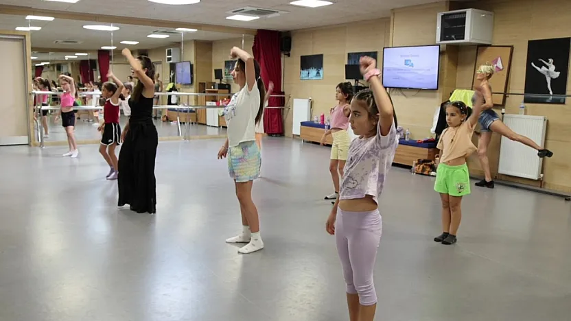 Muğla Büyükşehir Belediyesi yaz sanat kurslarıyla çocukları sanatla buluşturuyor