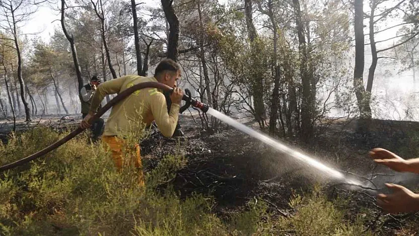 Muğla'da ateş savaşçılarının bölgedeki çalışmaları sürüyor