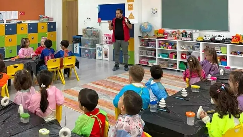 Muğla'da çocukların hayal gücü sanatla buluşuyor