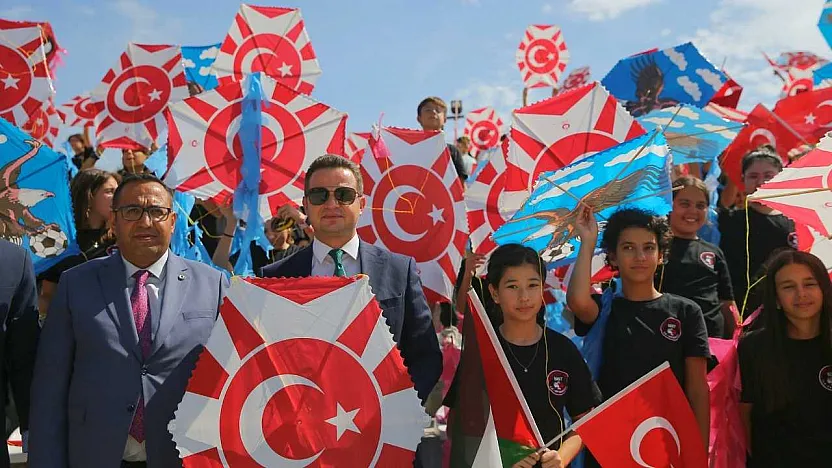 Muğla'da Gazzeli çocuklar için uçurtmalar gökyüzüne bırakıldı