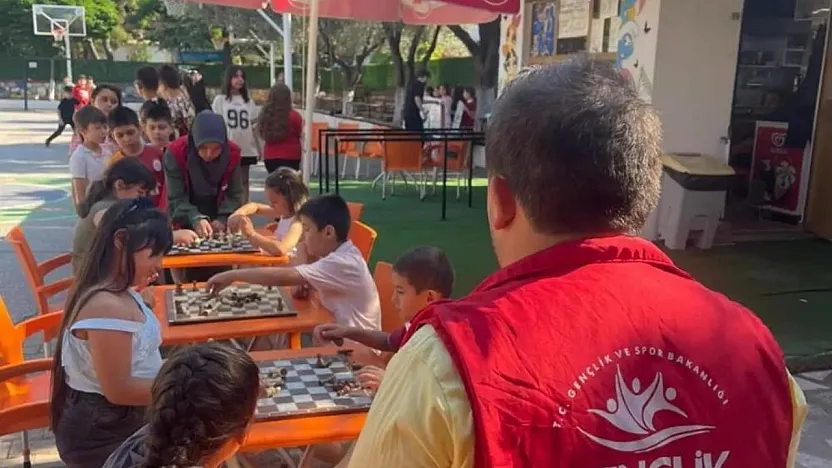 Muğla'da gönüllü gençlerden örnek farkındalık çalışması