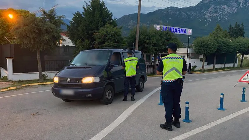 Muğla'da Jandarma trafik denetimlerinde 155 araç trafikten men edildi