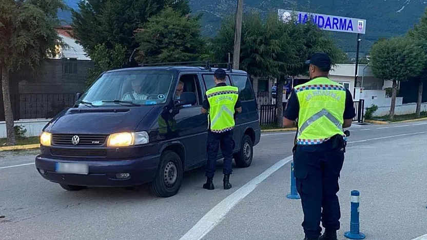 Muğla'da Jandarma trafik denetimlerinde 45 sürücünün ehliyeti geri alındı