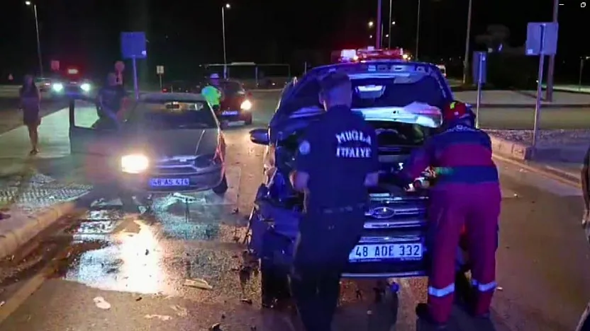 Muğla'da trafik kazasında yaralanan sürücü, kızı ve torununu görmeden hastaneye gitmek istemedi