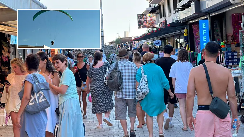 Ölüdeniz'de çarşıda ve gökyüzünde hareketlilik sürüyor