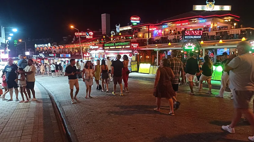 Ölüdeniz Hisarönü'nde Akşam Yoğunluğu