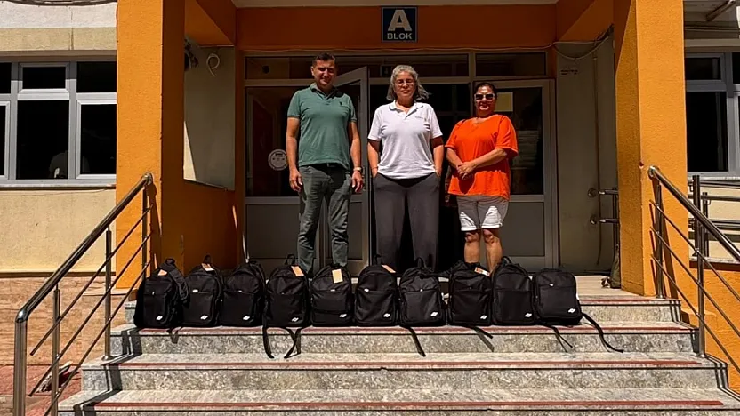 Ölüdeniz Rotary Kulübü'nden Öğrencilere Kırtasiye Desteği