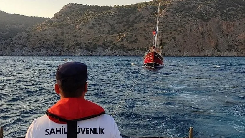 Ortaca Açıklarında Motoru Arızalanan Yat Kurtarıldı