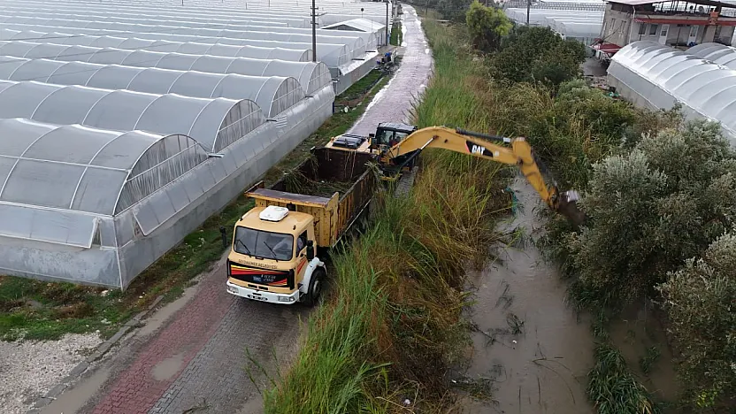 Seydikemer Belediyesi Ekipleri Yağışın Ardından Sahada
