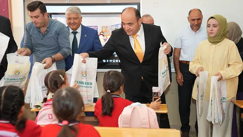 Seydikemer Belediyesi'nden Öğrencilere Kırtasiye Desteği