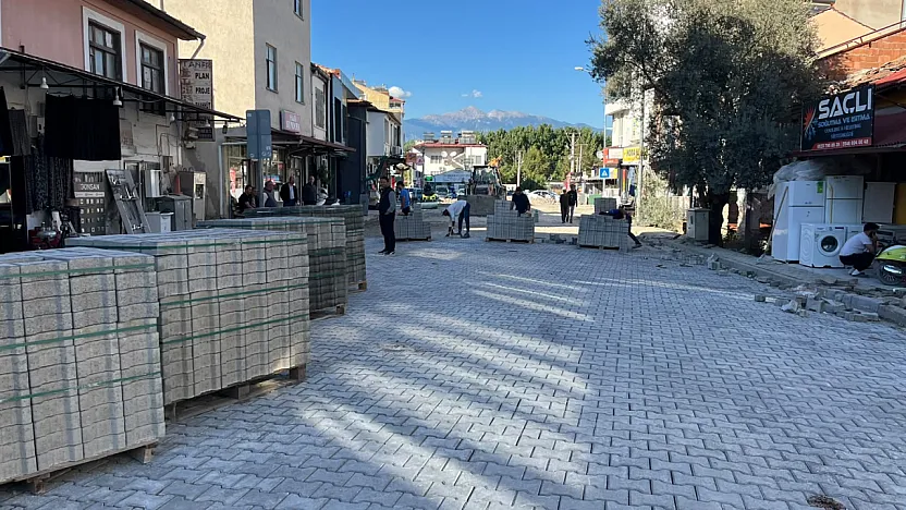 Seydikemer'de üstyapı çalışmaları aralıksız sürüyor
