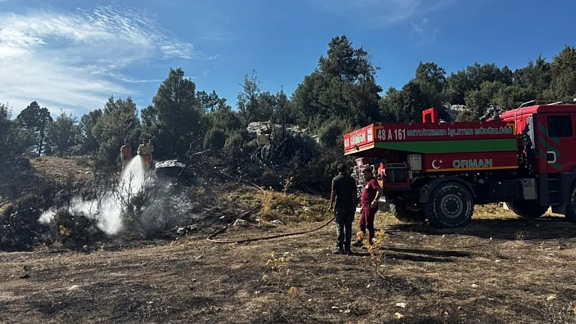 Seydikemer'de zirai alanda çıkan yangın söndürüldü