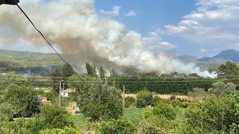Seydikemer'deki orman yangınına 7 hava aracı ile müdahale ediliyor