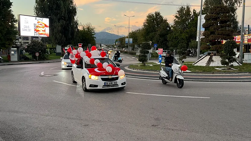 Uno Club Fethiye'den 13 Yıllık Cumhuriyet Konvoyu Geleneği