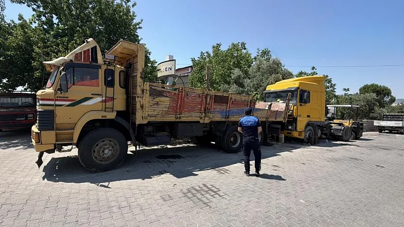 Yatağan'da zabıta ekiplerinden hurda araç operasyonu